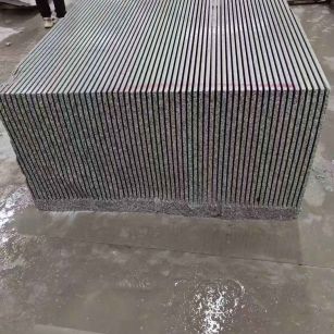 三亚芝麻白毛板荒料切割