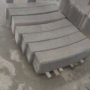 三亚芝麻白弧形路牙石