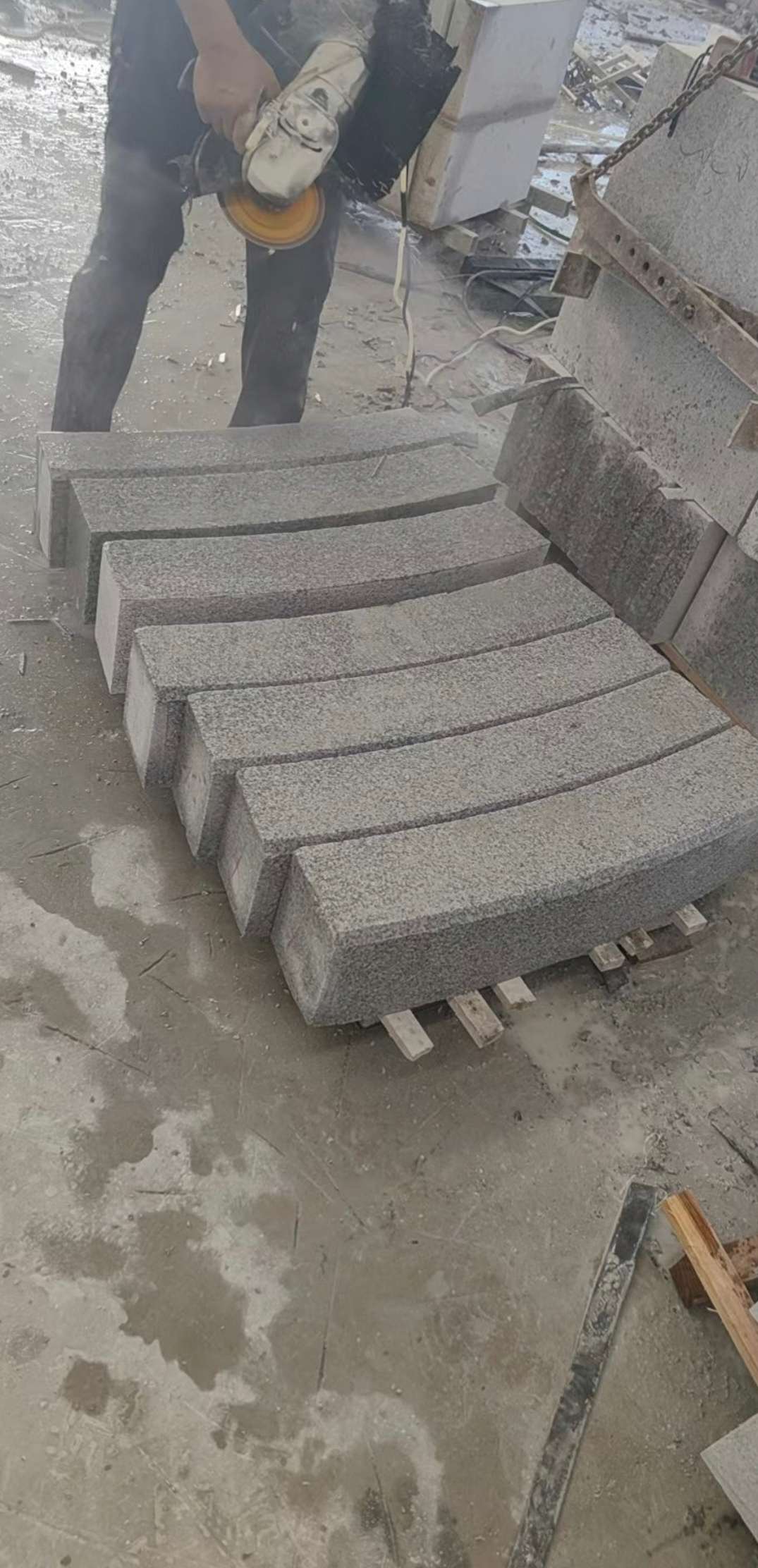 三亚芝麻白弧形路牙石