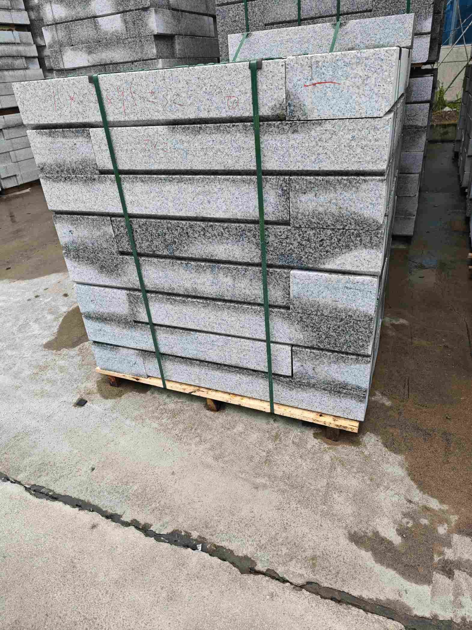 三亚芙蓉白路牙石，马路牙子