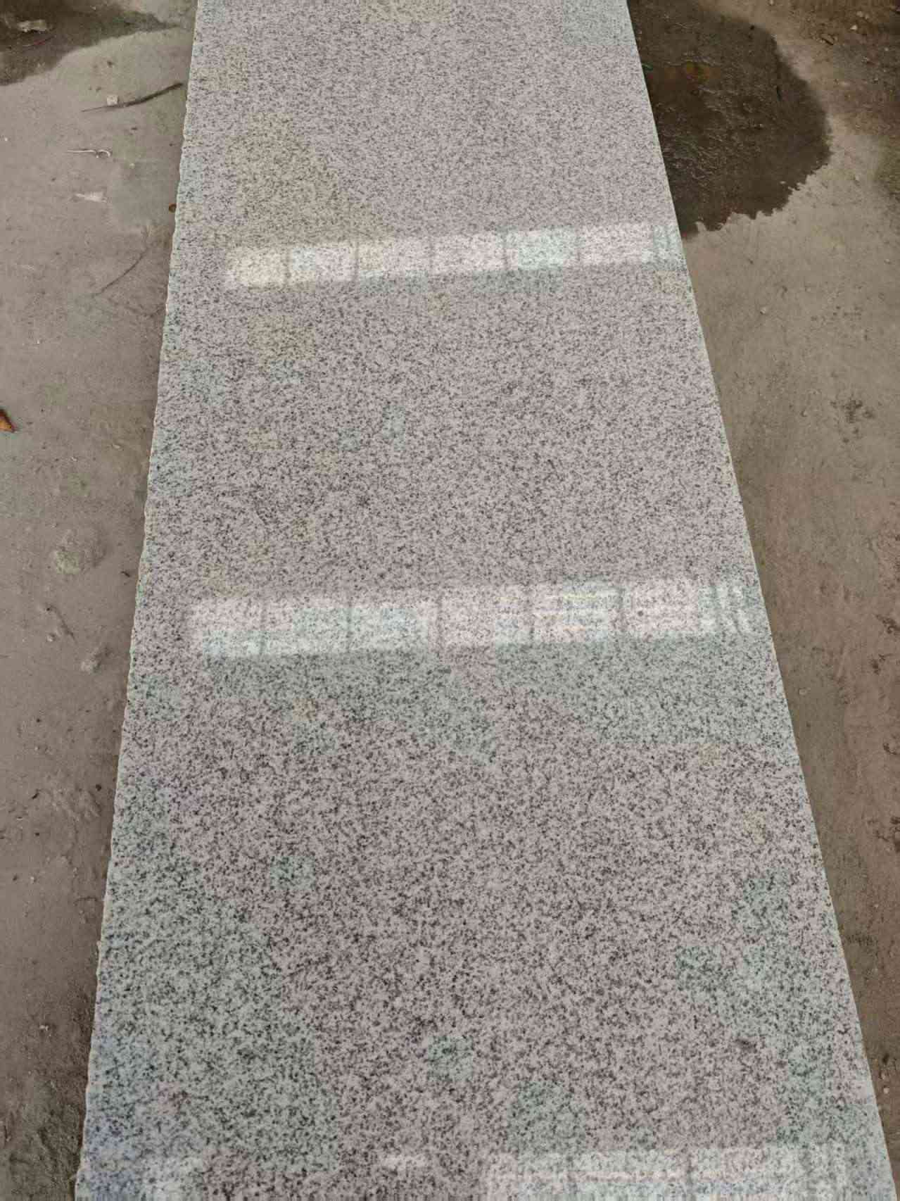 三亚芝麻白光面毛板